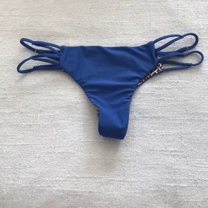 Acacia bottoms size L